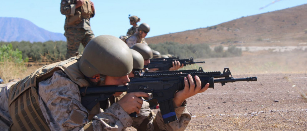 Soldado conscripto del Regimient0 21 Coquimbo en su primera certificación de tiro de fusil IWI Galil ACE 22 NC en el predio El Ingenio Foto Ejército de Chile