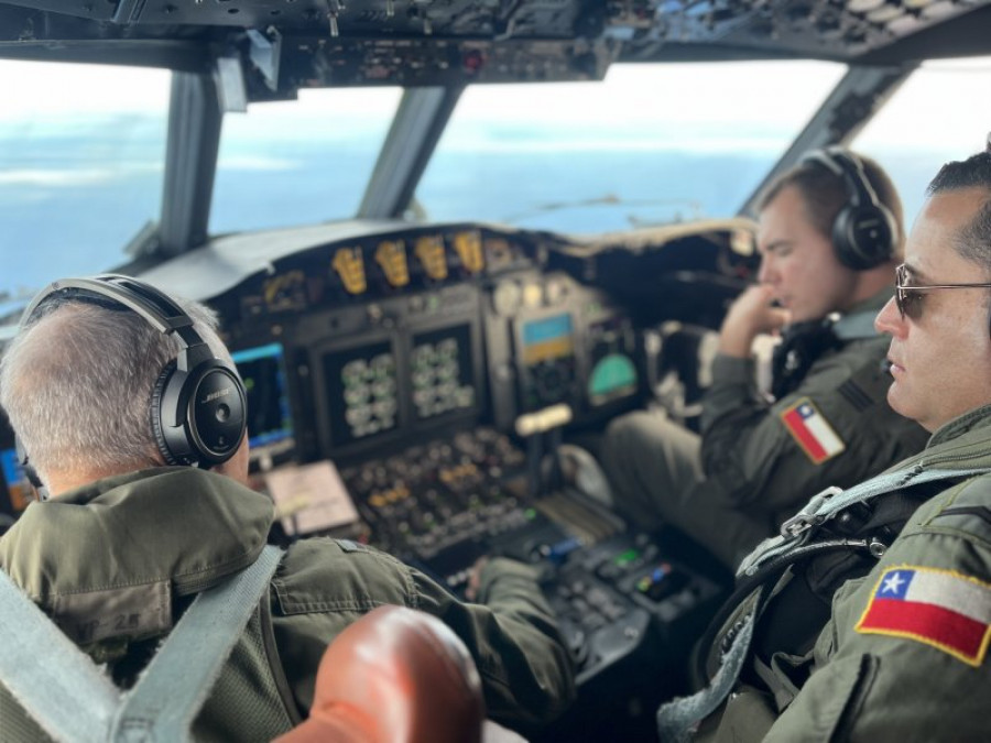 Avión P 3ACh en OFPO en la Zona Económica Exclusiva cercana al archipiélago de Juan Fernández Foto Armada de Chile