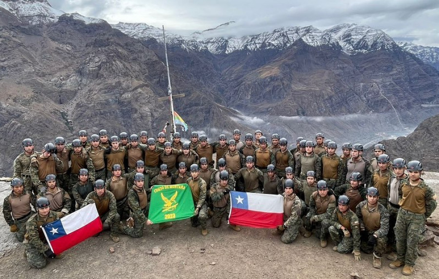 Alumnos del Curso de Montaña 2023 en la Cumbre en el cerro Nido de Cóndores Foto Ejército de Chile