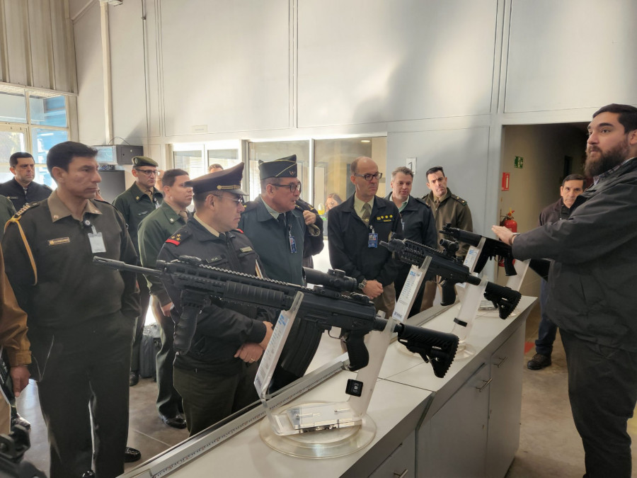 Visita de la CEA a la Planta de Armamento Menor Foto Famae