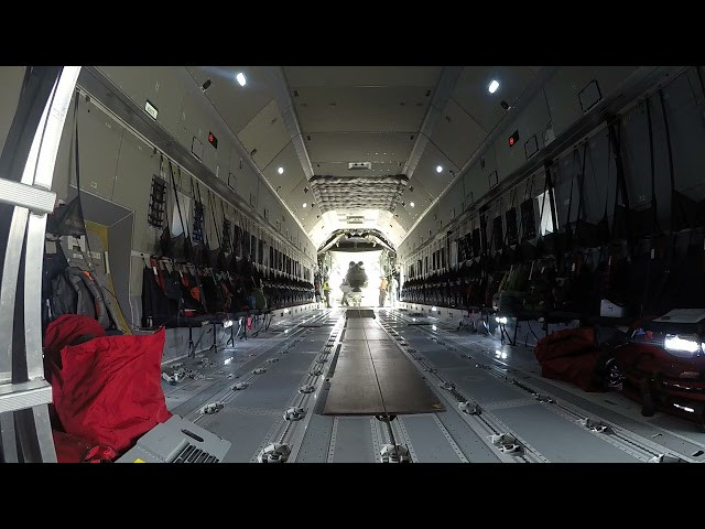 Vídeo: Así embarca el Ejército del Aire un helicóptero Super Puma en el A400M