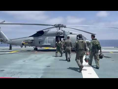 Helicópteros SH-60B de la Armada disparan misiles Penguin