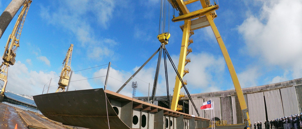 Colocación en grada del bloque del primer buque multipropósito de la Armada de Chile Foto Asmar