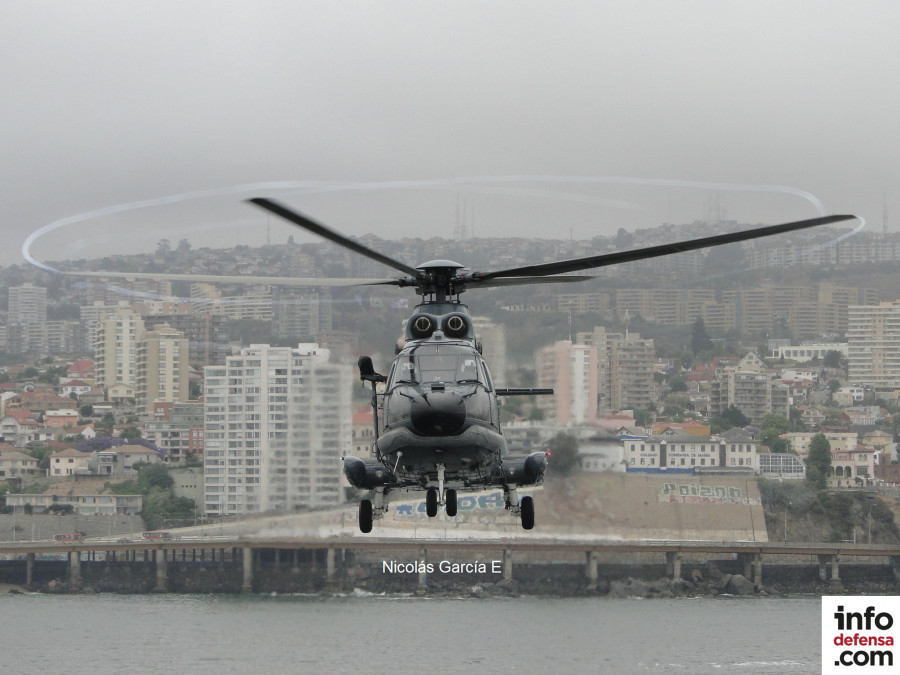 Helicoptero Airbus AS332L Super Puma de la Aviación Naval de la Armada de Chile Foto Nicolas Garcia E