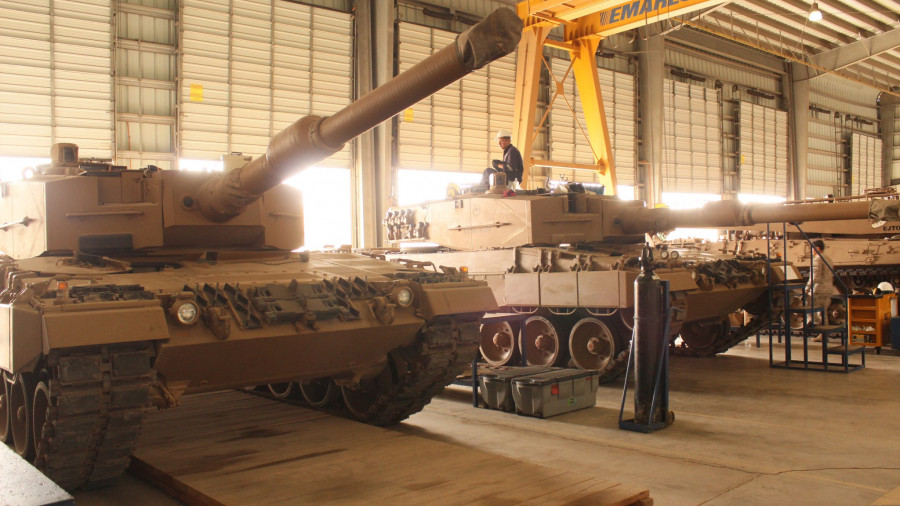 Tanques Leopard 2A4 en las instalaciones de un Centro de Mantemiento Industrial de la Empresa Estratégica de Defensa de Chile Foto Famae