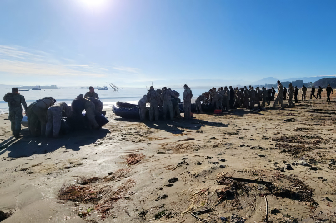 Desembarco de Operadores de Fuerzas Especiales con botes de goma en Quintero Foto Armada de Chile
