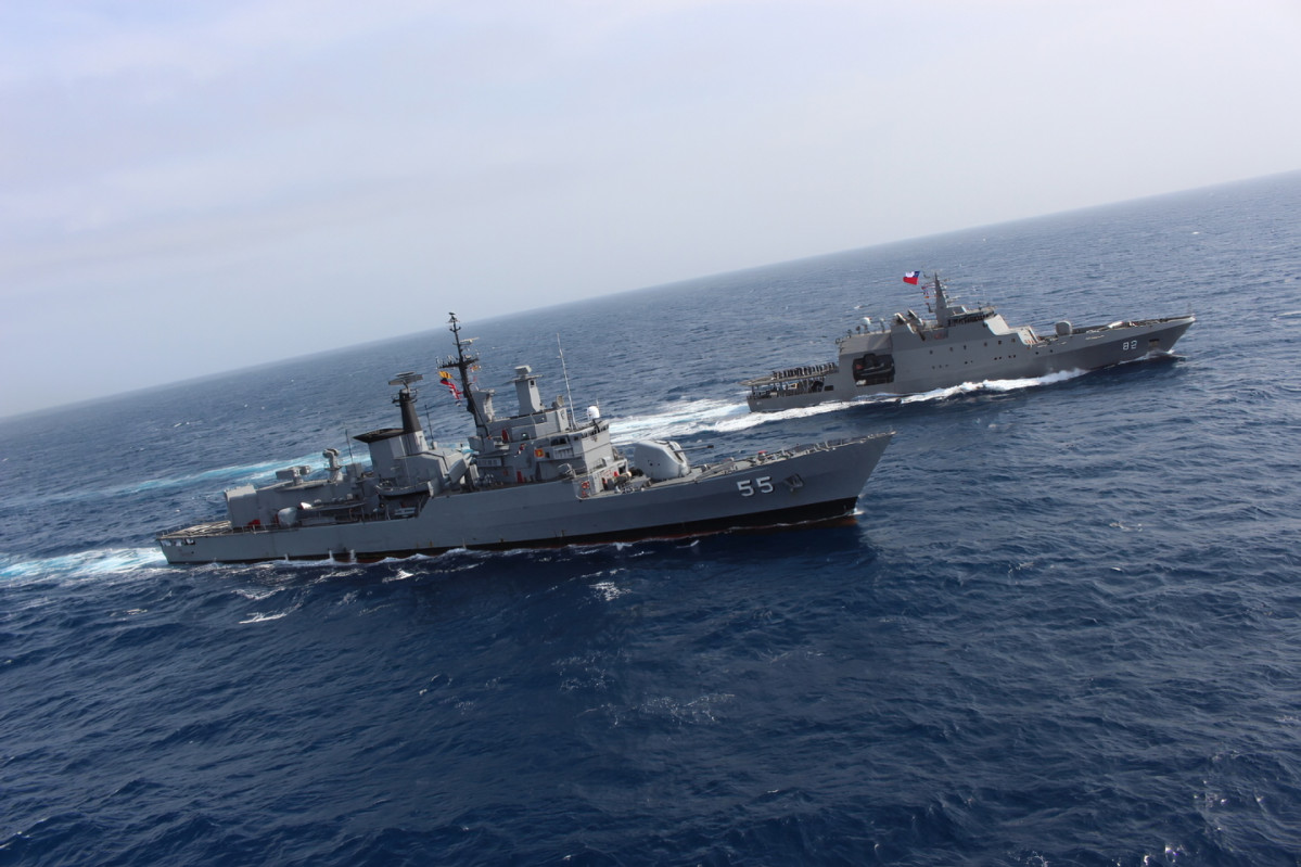 Ejercicio Passex entre OPV Toro y fragata BAP Aguirre de la MGP Foto Armada de Chile