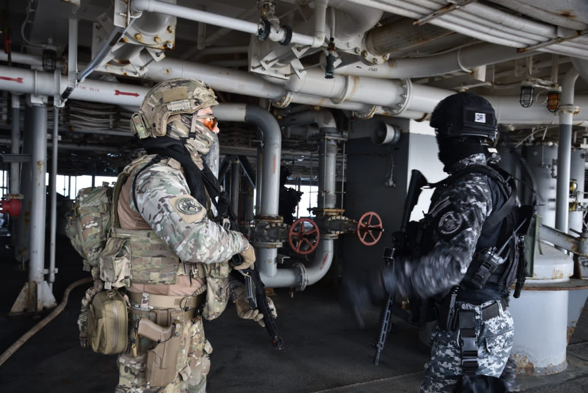 Operadores de Fuerzas Especiales en el buque capturado Foto Armada de Chile