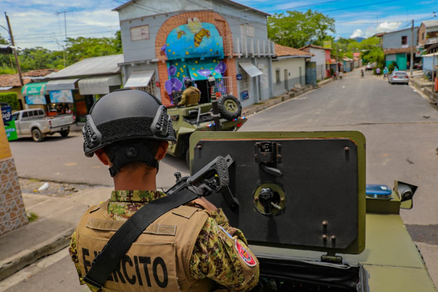 El Salvador despliega 8.000 militares y policías en nuevo cerco de seguridad