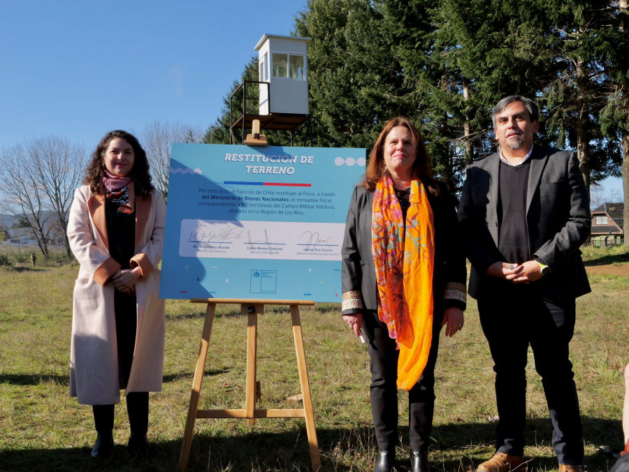 Entrega de terreno en Valdivia del Ejército de Chile Foto Ministerio de Bienes Nacionales