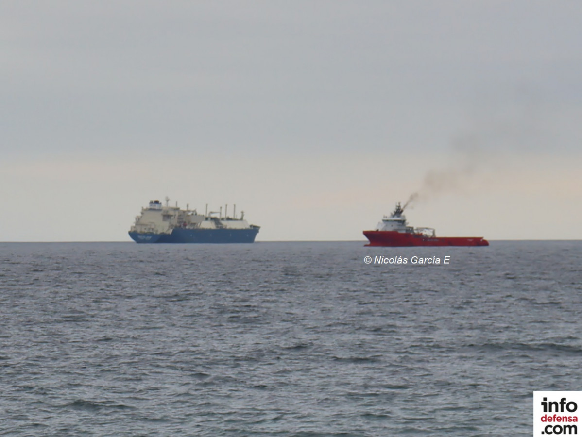 El Lientur navegando frente a la avenida Peru en Vina del Mar Foto Nicolas Garcia E