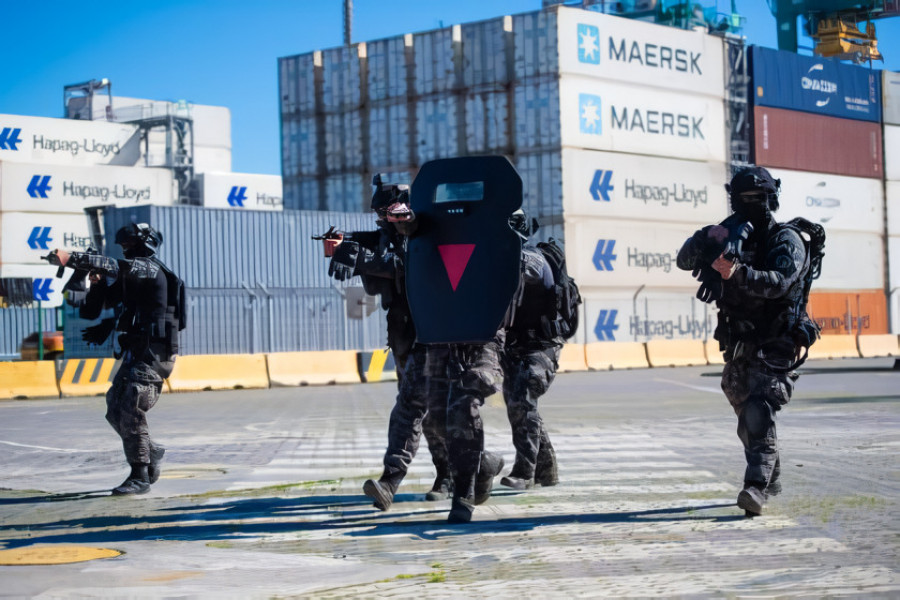 Ejercicio GRI rescate de buque secuestrado en muelle del terminal DP World Foto EPSA
