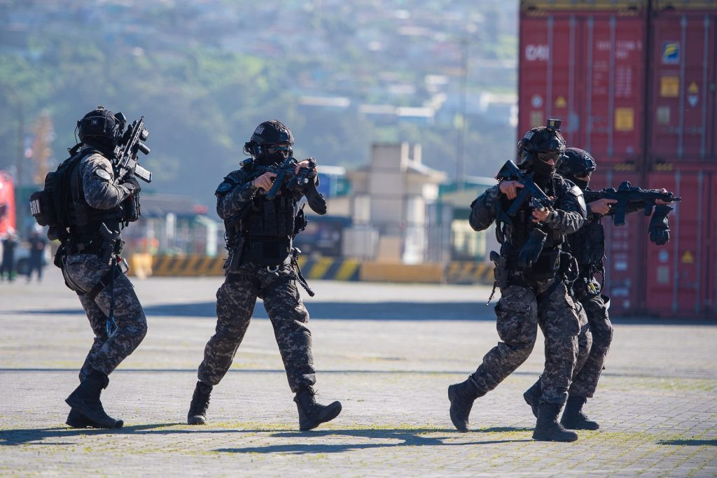 Ejercicio GRI rescate de buque secuestrado en muelle del terminal DO World Foto EPSA 002