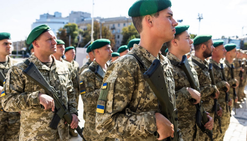 Militares ucranianos con el fusil cetme L