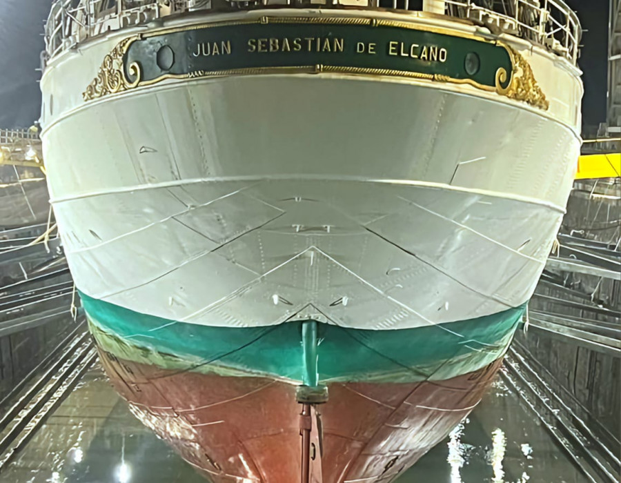 Elcano en mantenimiento 4 F.Armada