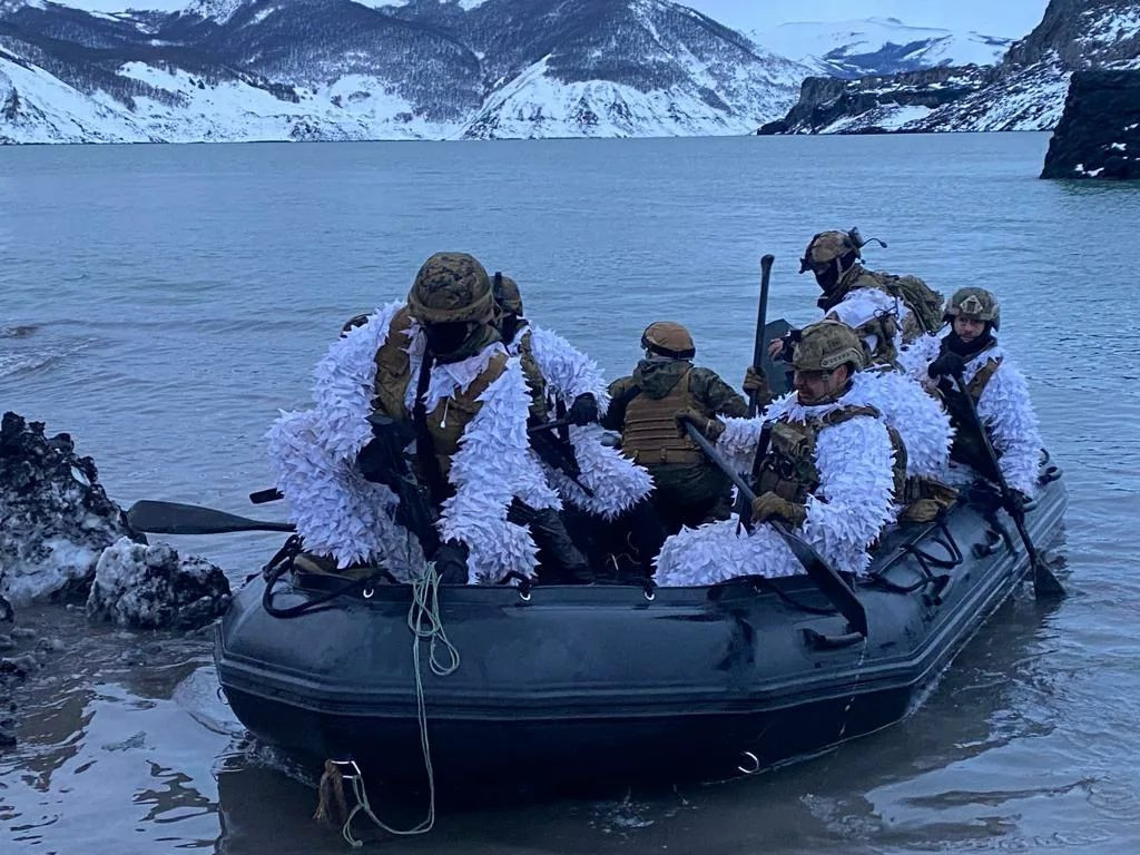 Navegaciu00f3n en bote Pumar en la laguna del Laja Foto Eju00e9rcito de Chile