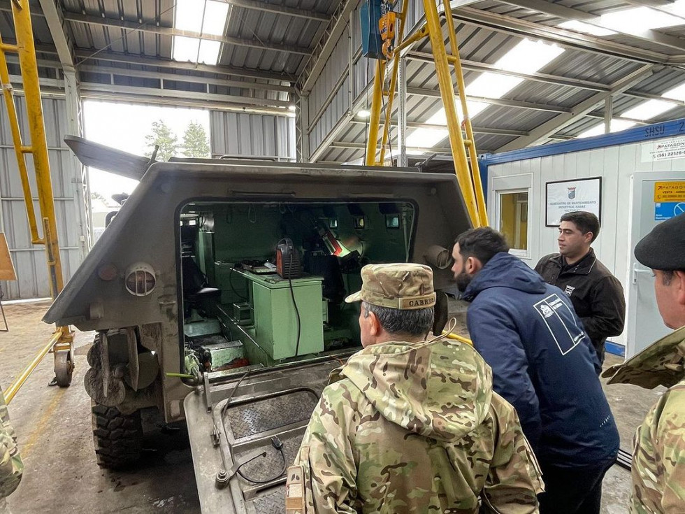 Subsecretarío Montero en el Subcentro de Mantenimiento Industrial Victoria de Famae Foto Ejército de Chile