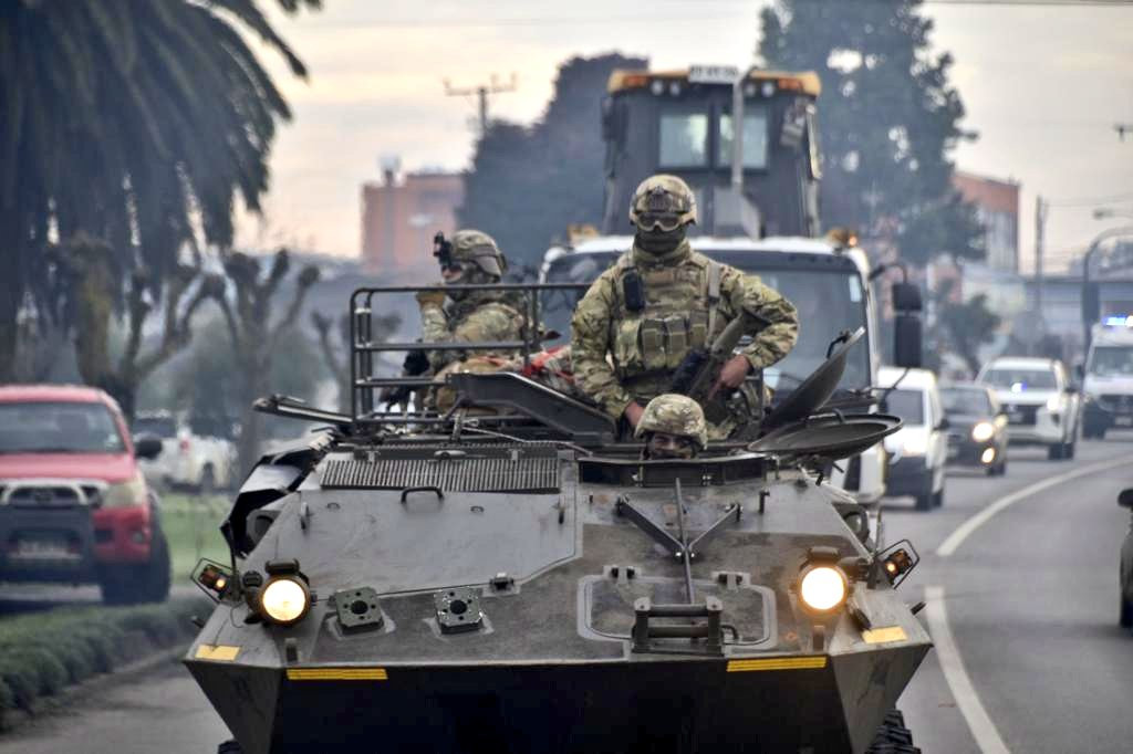 Infantes de Marina a bordo de un carro Mowag Famae Pirau00f1a del Eju00e9rcito de Chile Foto Jedena Biobu00edo