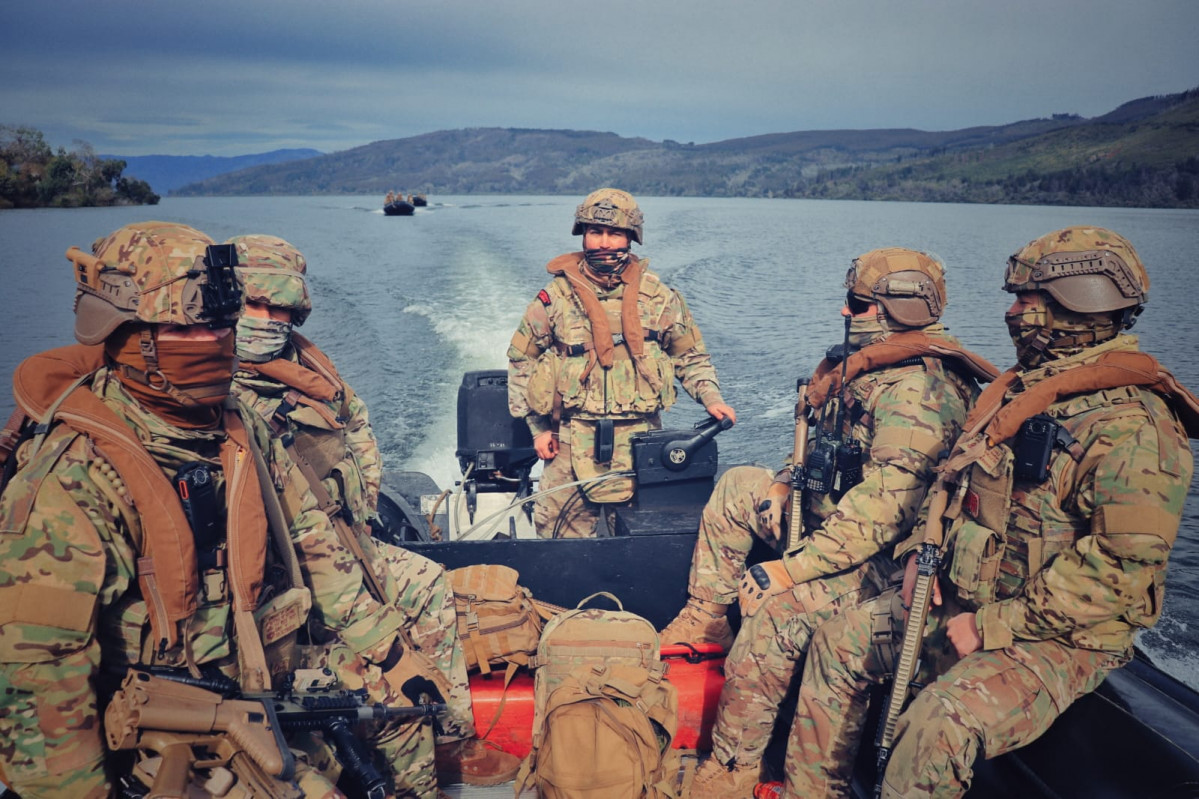 Infantes de Marina en tareas de patrullaje en el lago Lanalhue Foto Jedena Biobío