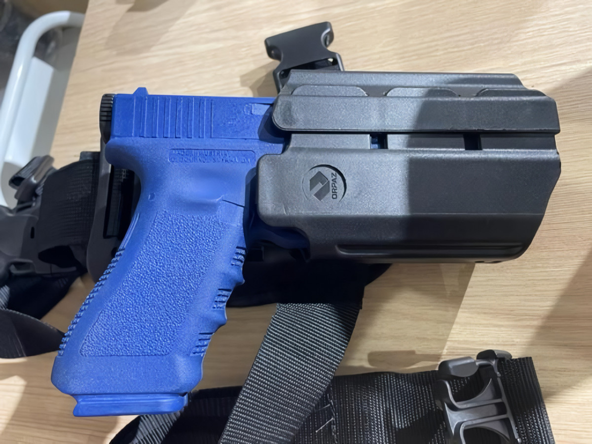 Funda tu00e1ctica de pistola de Orpaz Defense Foto SAT Internacional