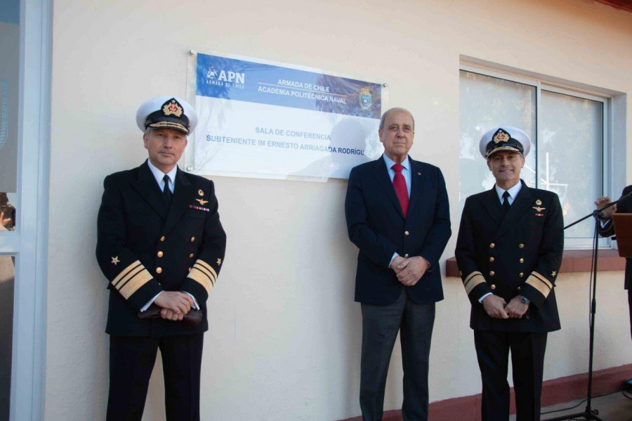 Reinauguración de sala de conferencias Subteniente IM Ernesto Arriagada Rodríguez Foto Apolinav Armada de Chile