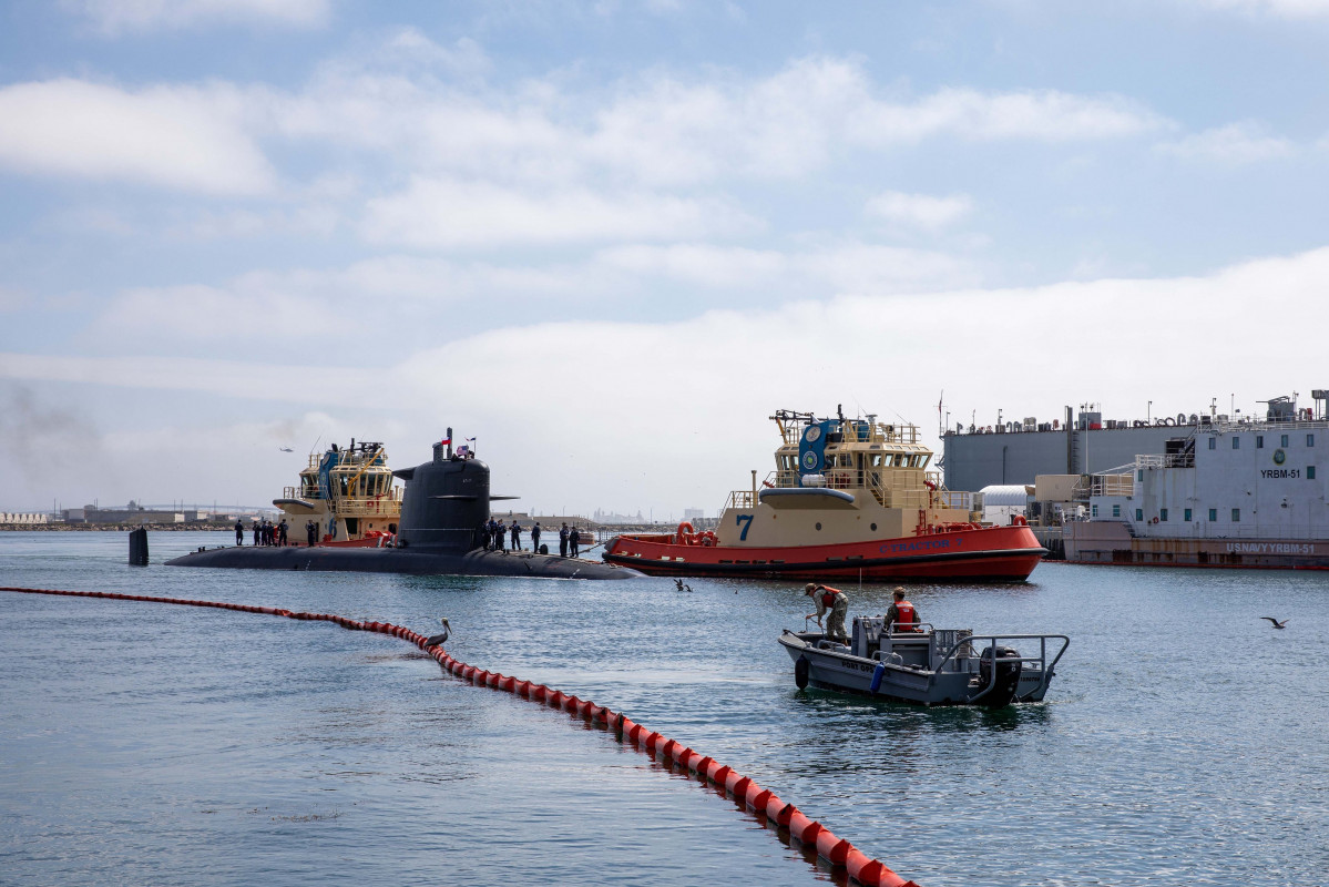 Submarino SS 22 General Carrera de la Armada de Chile arribando al muelle de la base naval Point Loma en San Diego Foto Mass Communication Specialist 1st Class Tiarra N Brown US Navy