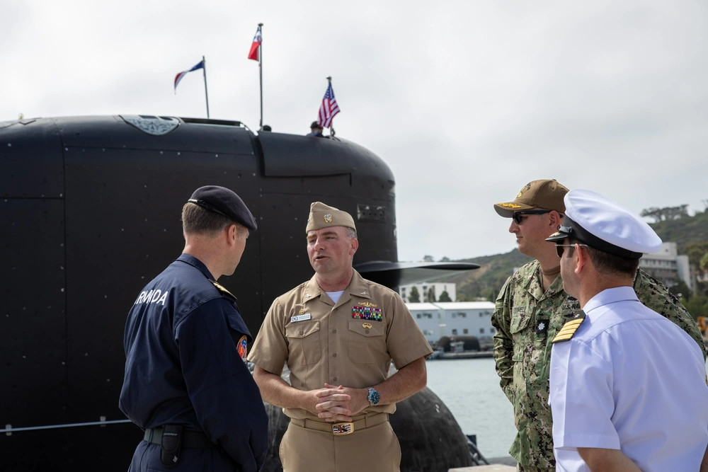 Submarino SS 22 General Carrera de la Armada de Chile en base naval Point Loma Foto Mass Communication Specialist 1st Class Tiarra N Brown US Navy