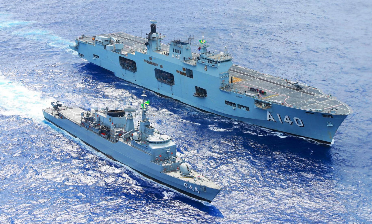 Fragata Independência e Porta Helicópteros Atlântico caiafa