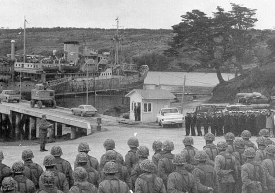 Infantes de Marina de la Armada de Chile desplegados en isla Dawson durante la Crisis del Beagle Foto Archivo Histórico Fundación Huellas Magallánicas