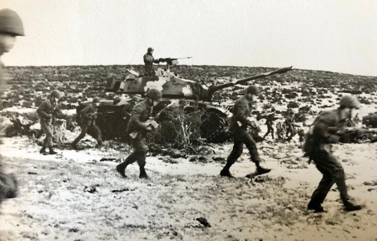 Tanque M 41 y efectivos del Eju00e9rcito de Chile en la pampa austral durante la Crisis del Beagle Foto Archivo Histu00f3rico Fundaciu00f3n Huellas Magallu00e1nicas
