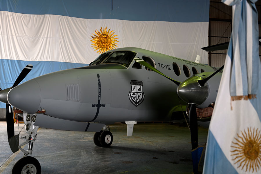 Quinto beechcraft b 200 huron 01