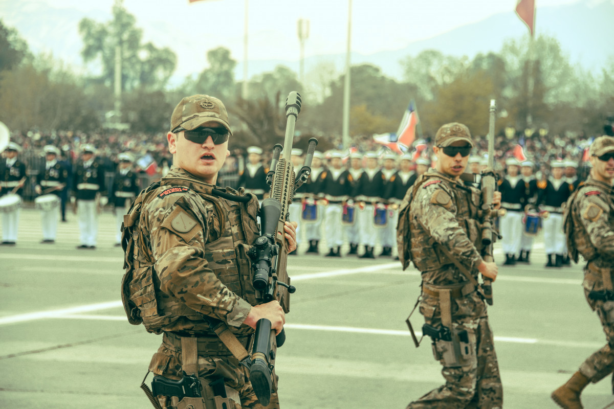 Francotiradores exploradores de la Infanteru00eda de Marina armados con el AX50 y AXMC 338 en la Parada Militar 2023 Foto Eju00e9rcito de Chile