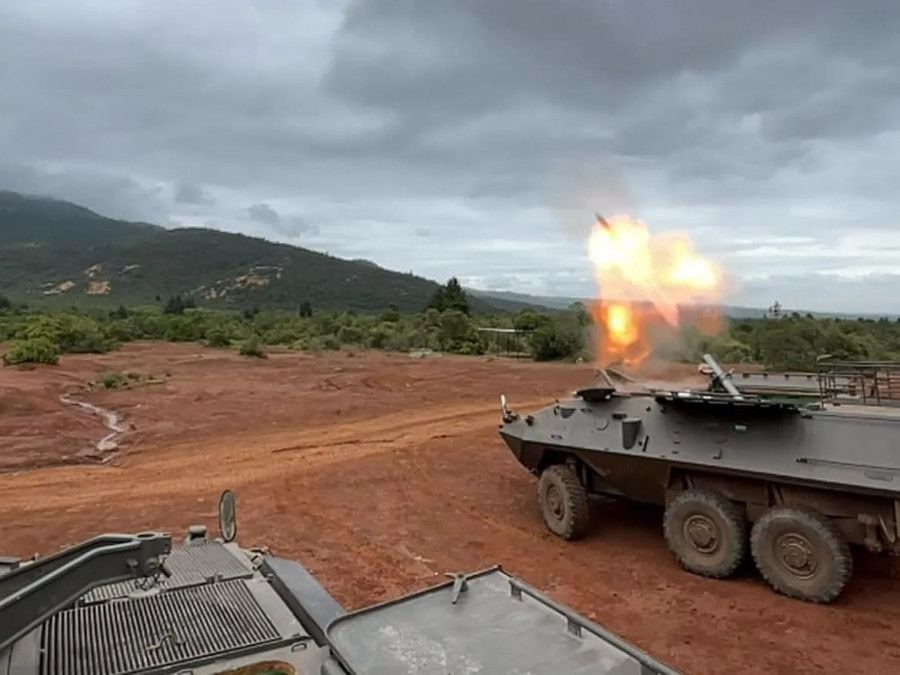 Disparo desde carro Mowag Famae Piraña 6x6 portamortero de 120 mm en el Centro de Instrucción y Entrenamiento General Bari de Linares Foto Ejército de Chile