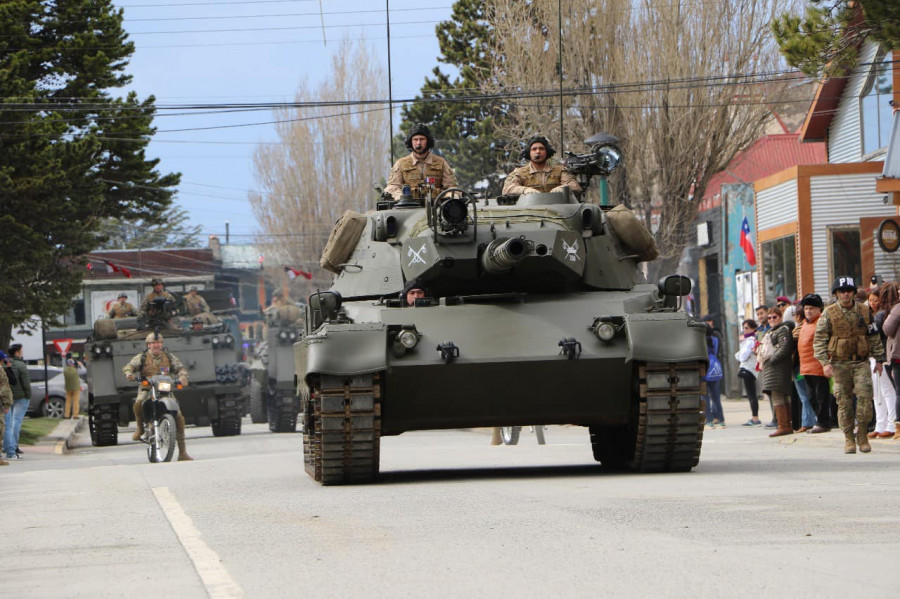 Tanque Leopard 1V en la ceremonia del 200 aniversario del Destacamento Acorazado N5 Lanceros Foto Municipalidad de Puerto Natales