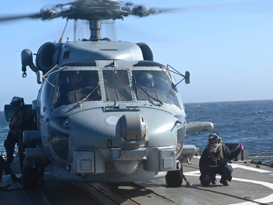 Helicóptero Seahawk en buque de la Armada de Chile