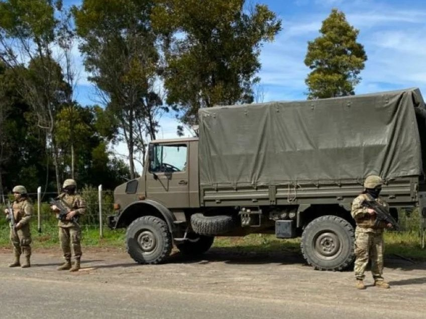 Efectivos del Destacamento de Montau00f1a N17 Los u00c1ngeles en labores de control en carretera Foto Eju00e9rcito de Chile