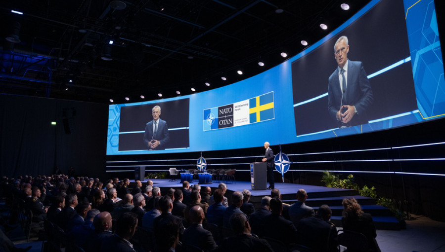 Jens Stoltenberg interviene en el foro OTAN Industria celebrado en octubre de 2023 en Suecia. Foto. OTAN
