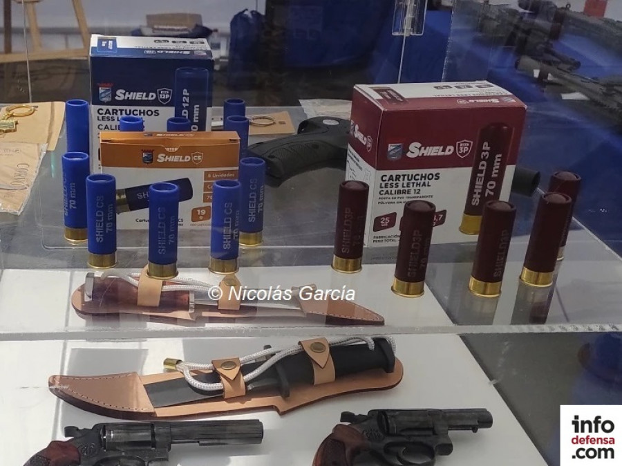 Cartuchos de escopeta calibre 12 de la línea Shield Less Lethal de Famae Firma Nicolas Garcia