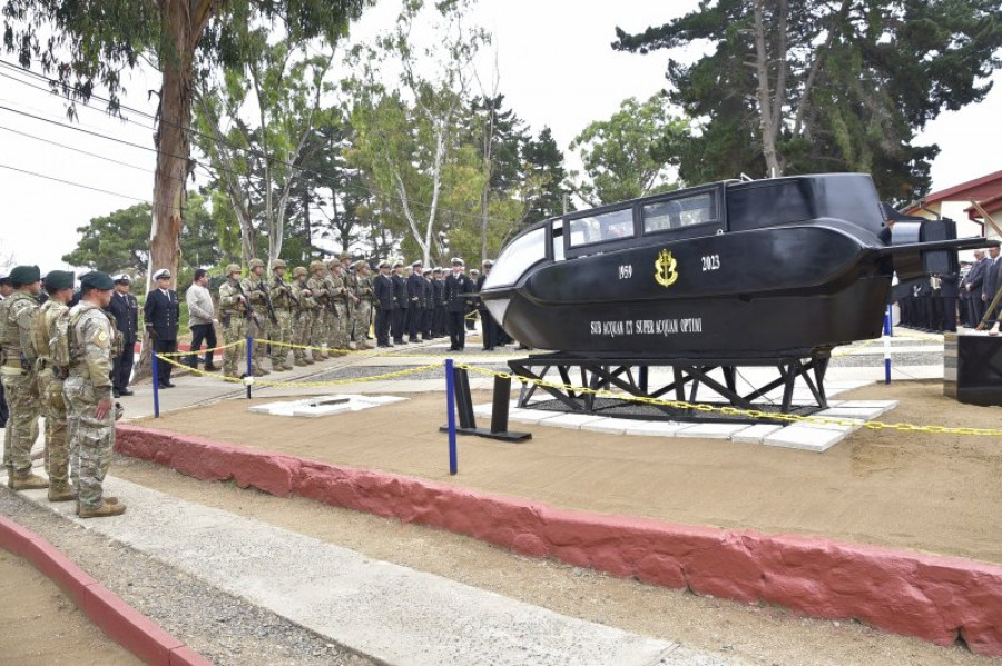 Inauguración del monumento a los mártires de la especialidad de Buzo Táctico Firma Armada de Chile 004