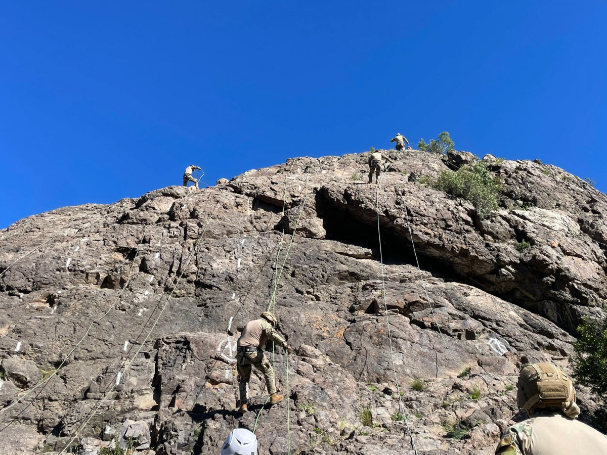Período práctico de montaña de la Escuela de Infantería de Marina Firma Apolinav Armada de Chile