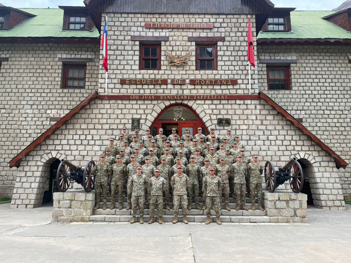 Peru00edodo pru00e1ctico de montau00f1a de la Escuela de Infanteru00eda de Marina Firma Apolinav Armada de Chile 002