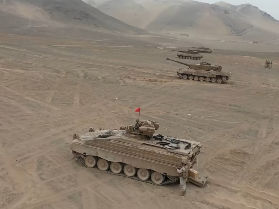 Carro Marder 1A3 y tanques Leopard 2A4 enmplean sus ametralladoras Rheinmetall MG 3 en cancha de tiro  Firma Ejército de Chile