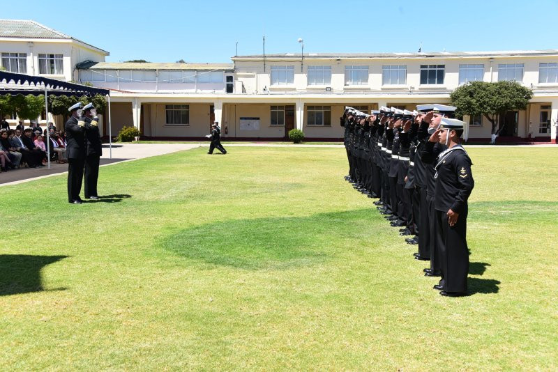 Alumnos egresados de los cursos de Fuerzas Especiales y Operadores Especiales de Policu00eda Maru00edtima Firma Armada de Chile