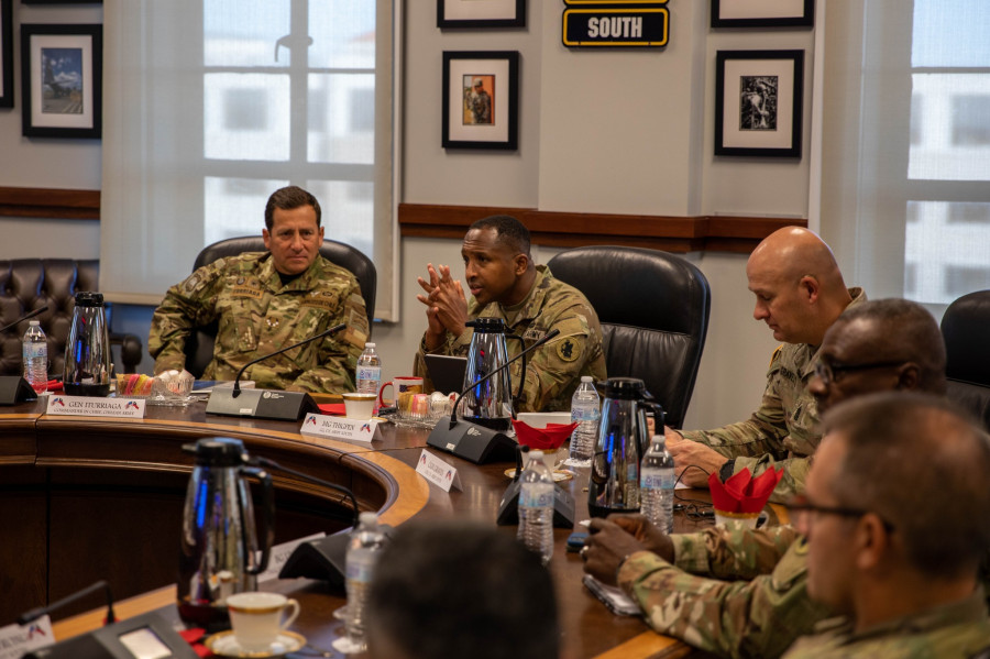 General Iturriaga visita Estados Unidos Firma Arsouth