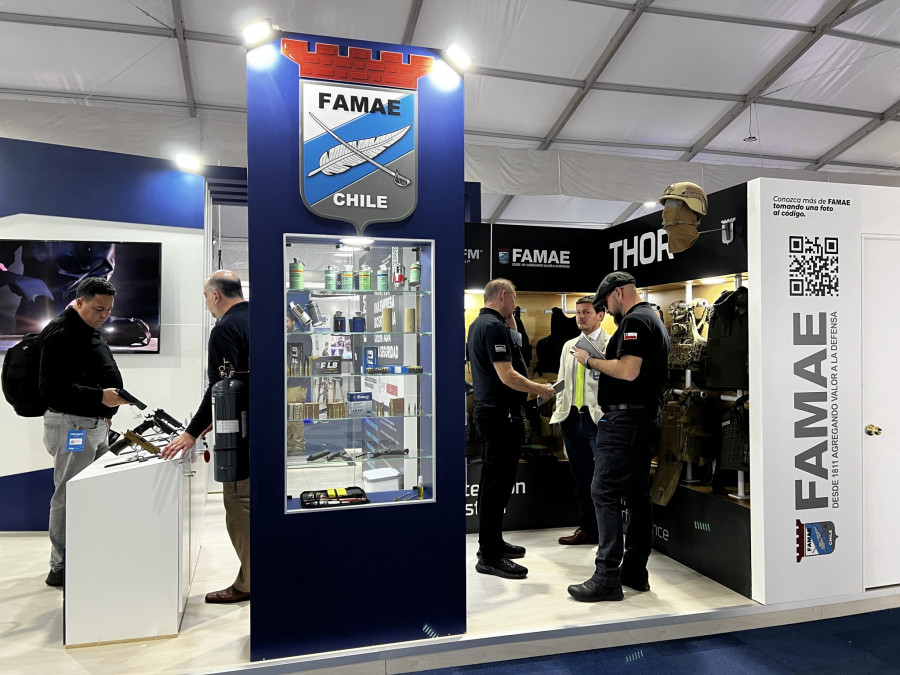 Presentación de los chalecos balísticos en Seguridad Expo 2023 Firma Famae