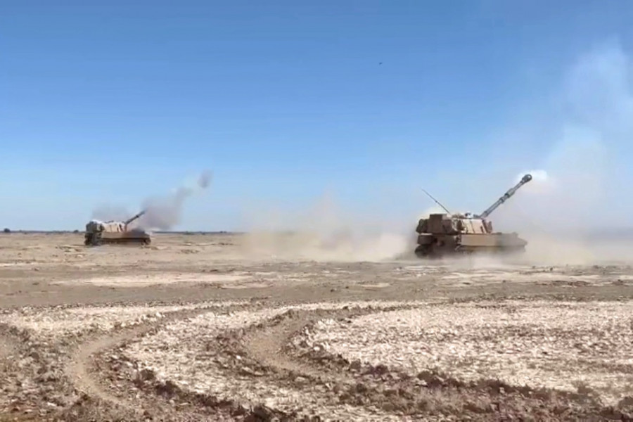 Obuses M109 del Grupo de Artillería N9 Salvo disparan munición base bleed durante ejercicio en Pampa del Tamarugal Firma Ejército de Chile