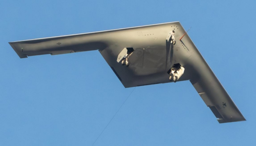 Primer vuelo del prototipo del bombardero B 21 Raider de la USAF