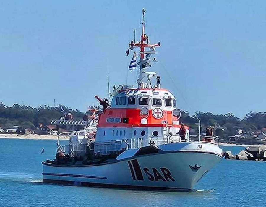 Arriba a Uruguay la lancha de rescate Alfried Krupp (3)
