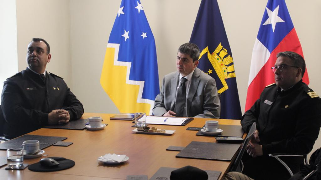 Reunión con el fiscal regional de Magallanes y Antártica Chilena Firma Armada de Chile