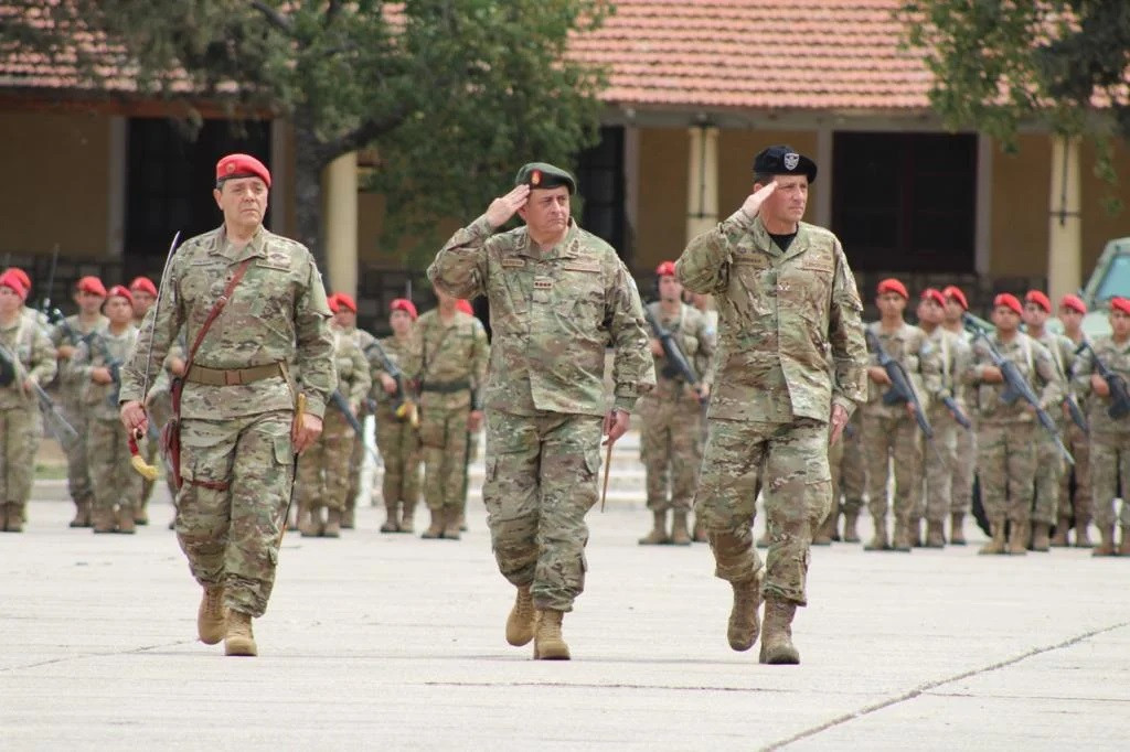 El general Iturriaga recibe honores en su visita a una de las unidades militares argentinas Firma Eju00e9rcito de Chile